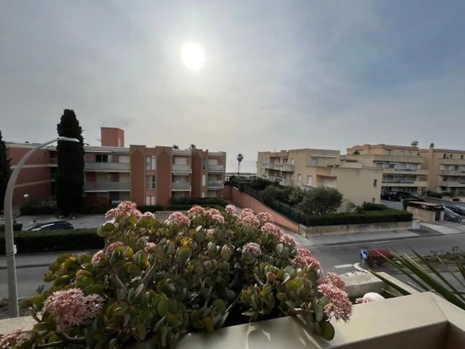 Appartement Magnifique T2 Proche Plage Climatise Avec Parking à Cavalaire-sur-Mer 0*,  France